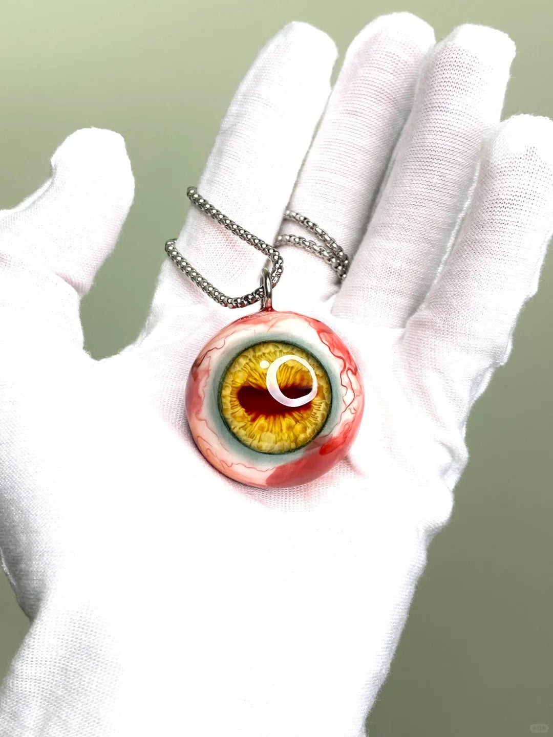 Gentle Carnivore Eye Pendant – lkbird